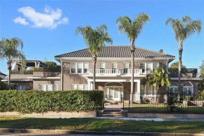 LUXURY 6000 sqft Mansion in Downtown Orlando Sleeps 14